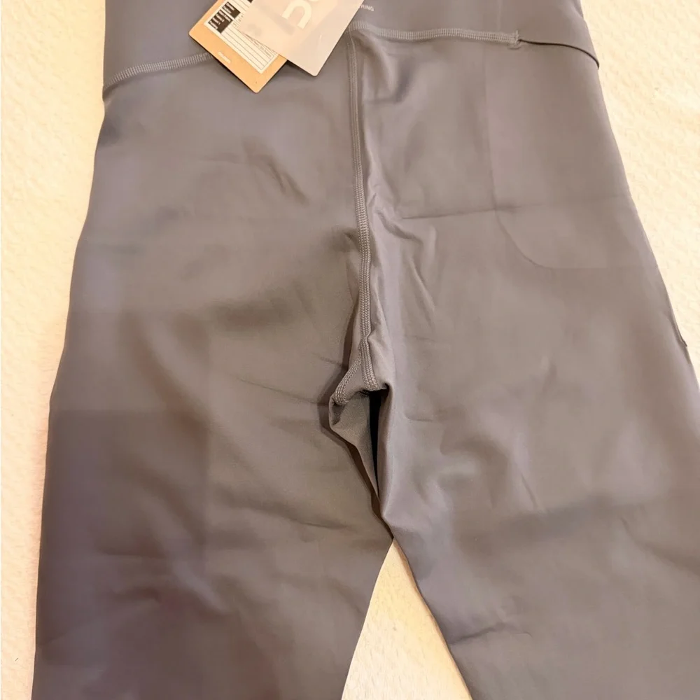 On Running Women's Gray Leggings Small - Picture 5 of 6